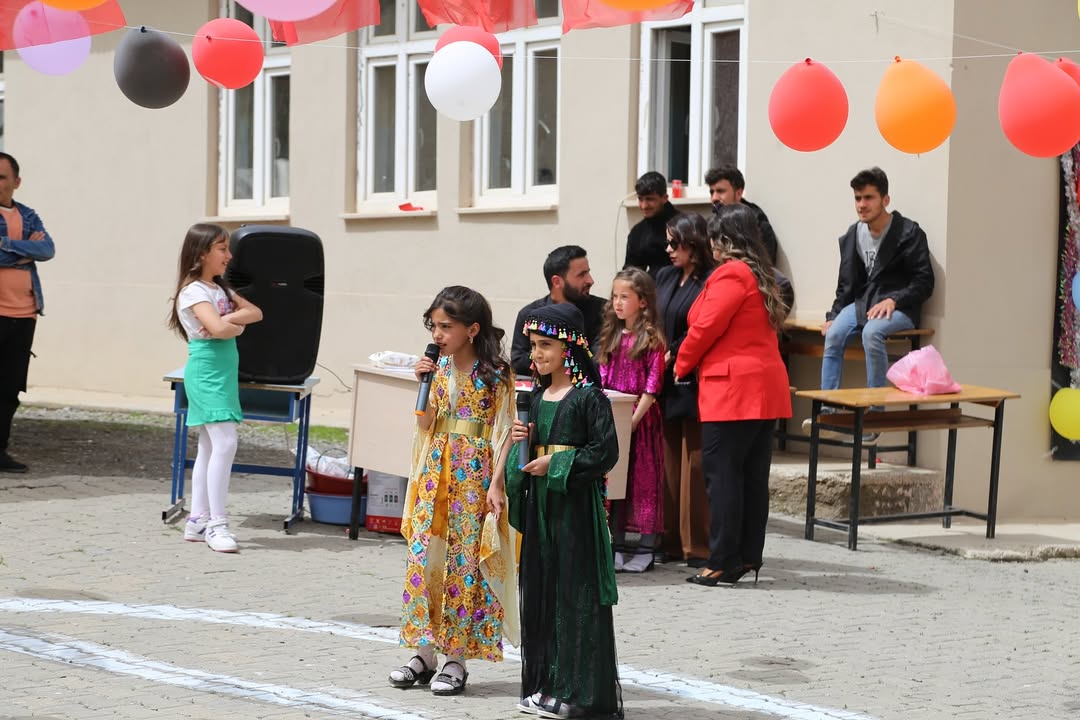 Bağlarbaşı Mahallemizin Derebaşı İlköğretim Okulu’nun düzenlediği 23 Nisan Ulusal Egemenlik ve Çocuk Bayramı programına katılmanın mutluluğunu yaşadık