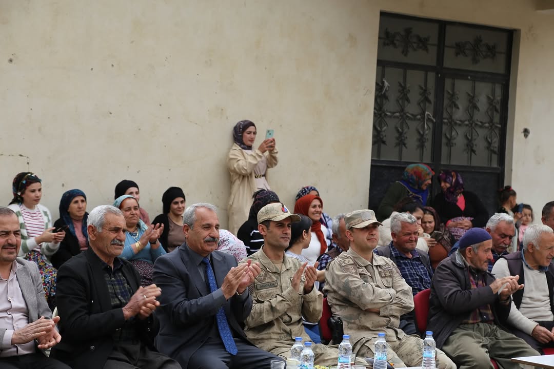 Bağlarbaşı Mahallemizin Derebaşı İlköğretim Okulu’nun düzenlediği 23 Nisan Ulusal Egemenlik ve Çocuk Bayramı programına katılmanın mutluluğunu yaşadık