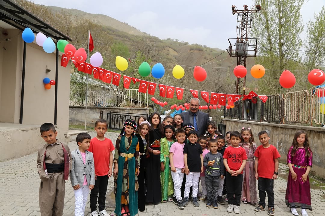Bağlarbaşı Mahallemizin Derebaşı İlköğretim Okulu’nun düzenlediği 23 Nisan Ulusal Egemenlik ve Çocuk Bayramı programına katılmanın mutluluğunu yaşadık